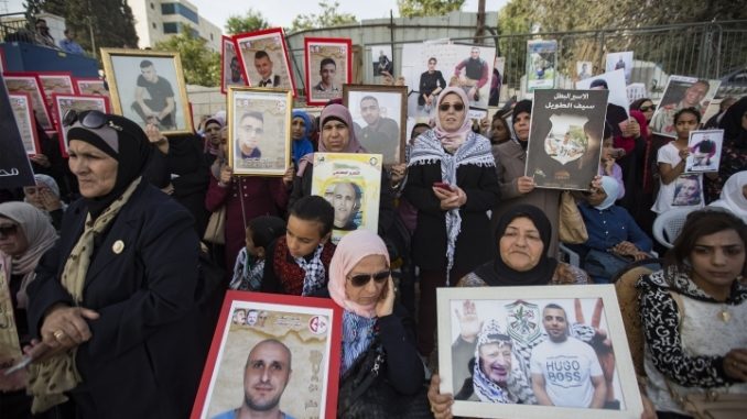 Palestinian_prisoners_hunger_strike_solidarity_protest_April_2017