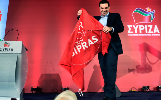 Tsipras-y-bandera-syriza