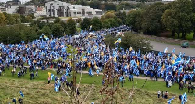 Indy march Edinburgh (281019)