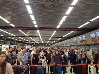 Airport queue