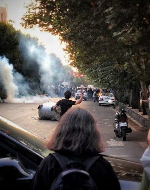 Uprising_in_Tehran,_Keshavarz_Boulvard_September_2022_(3)